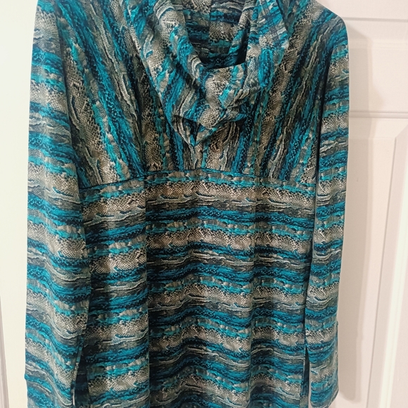 Lularoe Hi-Lo Hoodie Small - Picture 11 of 13